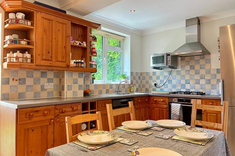 38 Bramley Way, Ashtead, KT21 1QY