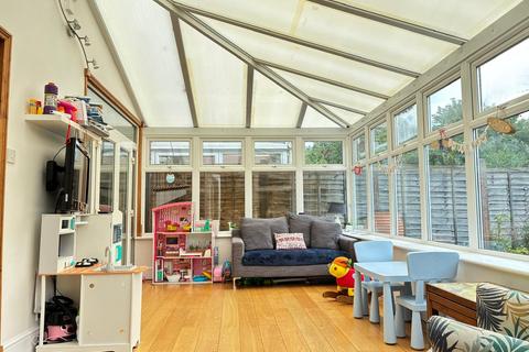 38 Bramley Way, Ashtead, KT21 1QY