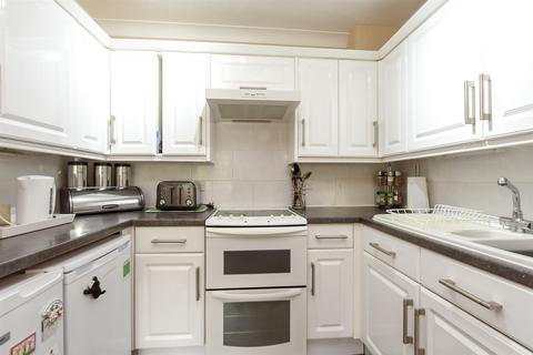 1 bedroom flat for sale, Croydon Road, Caterham, Surrey