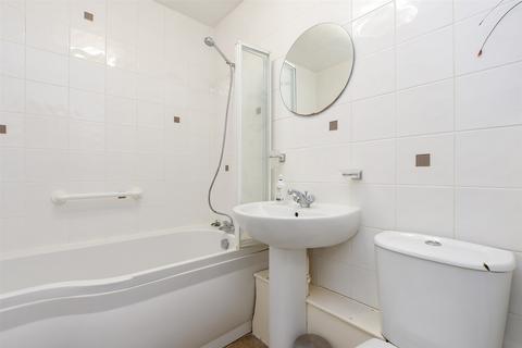 1 bedroom flat for sale, Croydon Road, Caterham, Surrey
