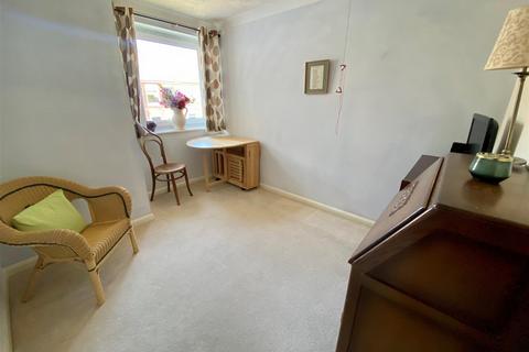 2 bedroom flat for sale, Southdown Court, Bellbanks Road, Hailsham
