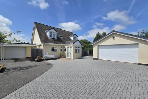 10 Cherry Tree Gardens, Tiverton, EX16 6ST