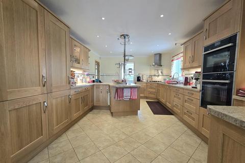 10 Cherry Tree Gardens, Tiverton, EX16 6ST