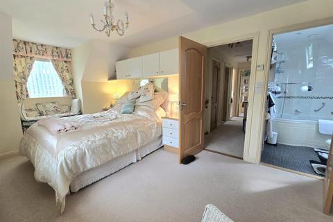 10 Cherry Tree Gardens, Tiverton, EX16 6ST