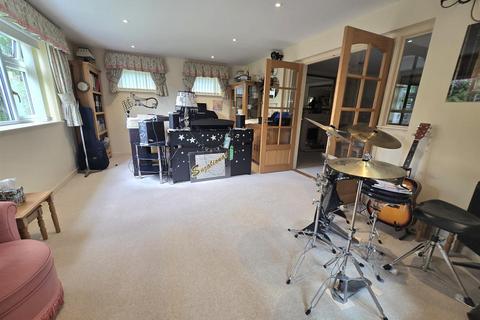 10 Cherry Tree Gardens, Tiverton, EX16 6ST