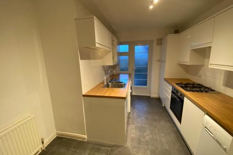 2 bedroom flat to rent, 2 Bedroom Flat – Beverley Court , Western Road, N2
