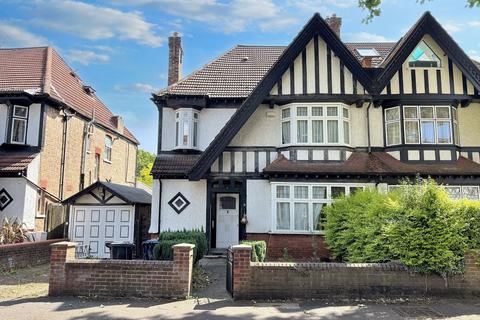 9 Hart Grove, London, W5 3NA
