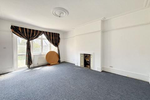9 Hart Grove, London, W5 3NA