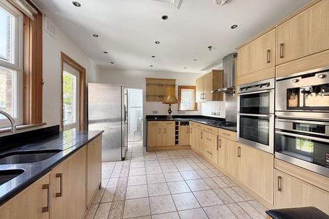 9 Hart Grove, London, W5 3NA