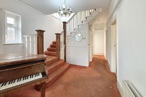 9 Hart Grove, London, W5 3NA