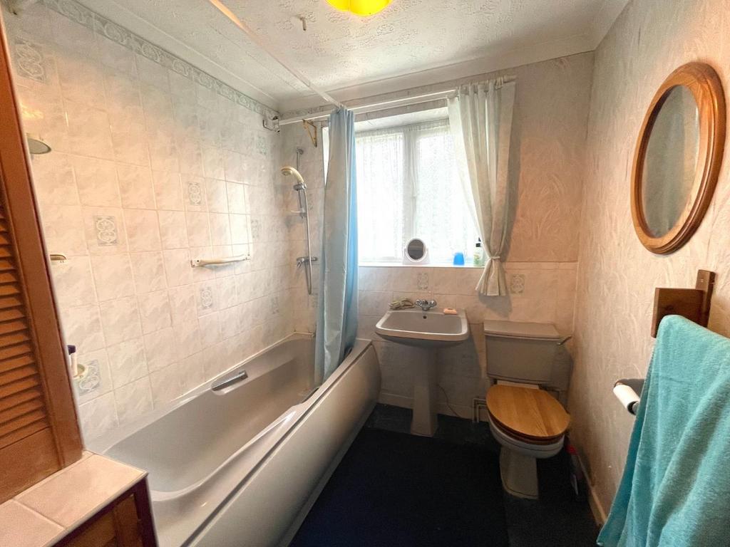 Bathroom.JPG