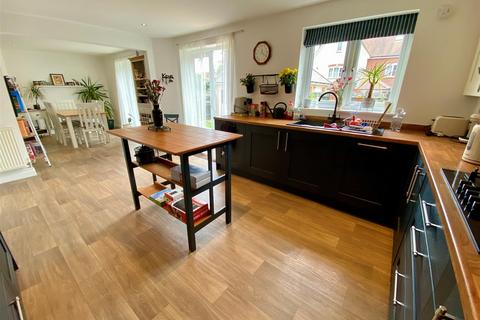 6 bedroom detached house for sale, Stanier Street, Hailsham