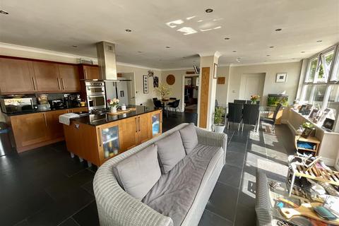 undefined, Cynheidre, Llanelli