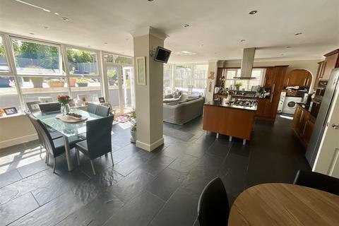 undefined, Cynheidre, Llanelli