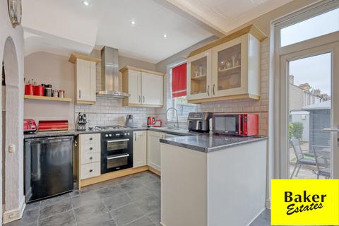 3 bedroom terraced house for sale, New North Road, Ilford IG6