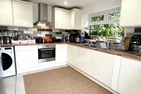 62 Barnfield Gardens, Kingston Upon Thames, KT2 5RJ