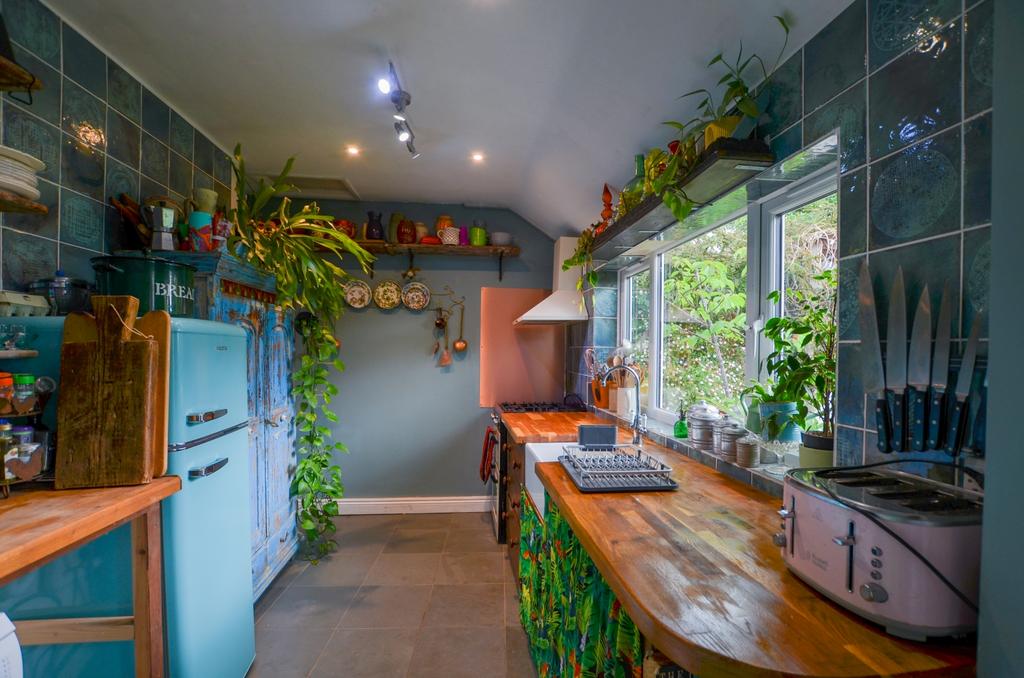 To Book A Viewing Call TPS Lostwithiel on 01208 87