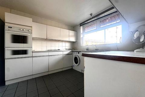 4 bedroom flat to rent, Gough Walk, London E14