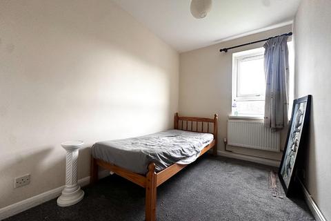 4 bedroom flat to rent, Gough Walk, London E14