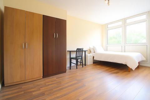 4 bedroom flat to rent, Crowder Street, London E1