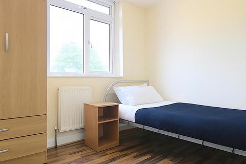 4 bedroom flat to rent, Crowder Street, London E1