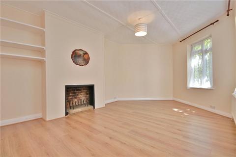 2 bedroom maisonette to rent, Station Approach, Staines-upon-Thames, Surrey, TW18