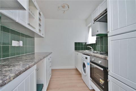 2 bedroom maisonette to rent, Station Approach, Staines-upon-Thames, Surrey, TW18