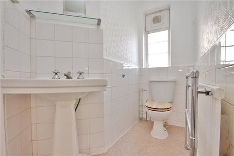 2 bedroom maisonette to rent, Station Approach, Staines-upon-Thames, Surrey, TW18