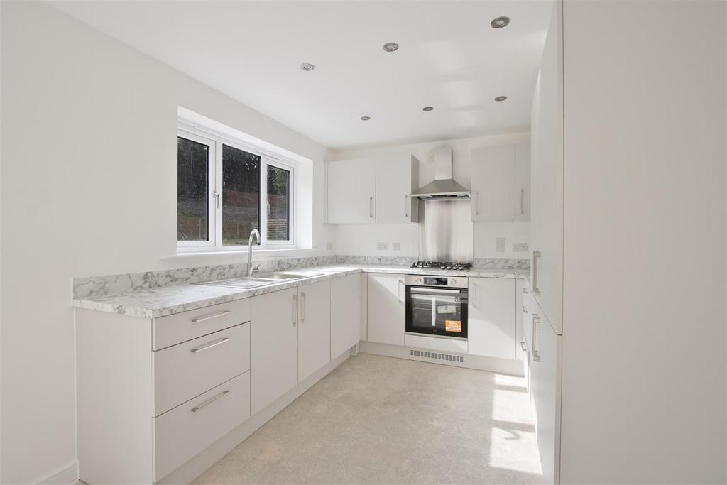 Kitchen 2.jpg
