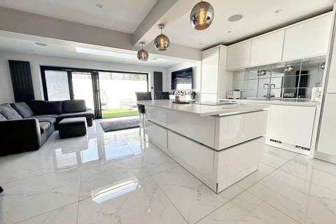 4 bedroom semi-detached house for sale, Cissbury Crescent, Saltdean, BN2 8RH