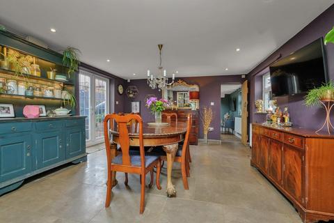 4 bedroom detached house for sale, Rutland Square, Barkestone