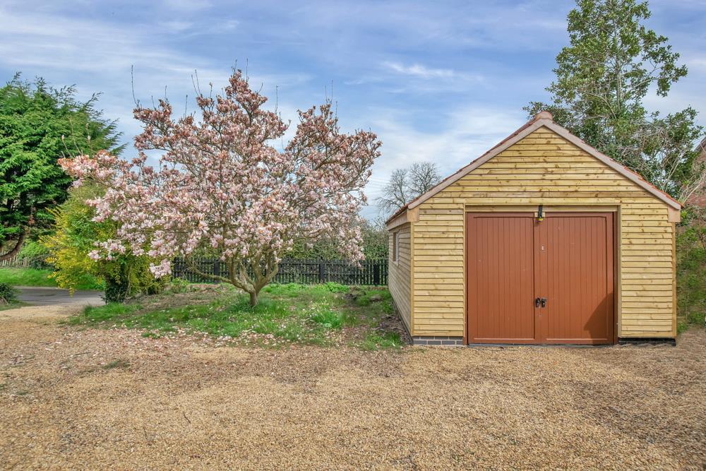 Garage / workshop