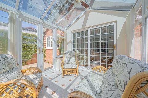 2 bedroom detached house for sale, Rowthorn Drive, Shirley, B90