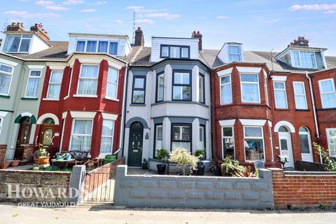 5 bedroom terraced house for sale, North Denes Road, Great Yarmouth