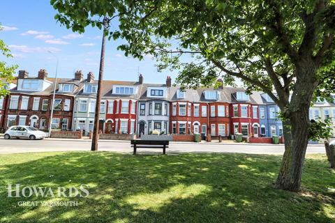 5 bedroom terraced house for sale, North Denes Road, Great Yarmouth