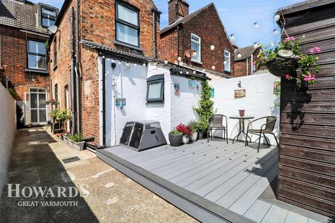 5 bedroom terraced house for sale, North Denes Road, Great Yarmouth