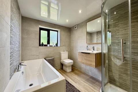 460 Wakefield Road, Huddersfield, HD5 8PS