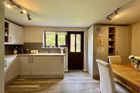 460 Wakefield Road, Huddersfield, HD5 8PS