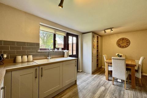 460 Wakefield Road, Huddersfield, HD5 8PS
