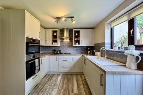 460 Wakefield Road, Huddersfield, HD5 8PS