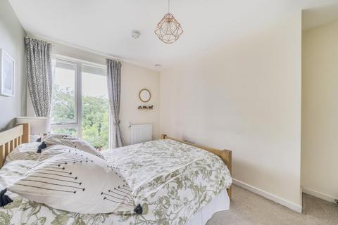 2 bedroom flat for sale, Grosvenor Court, Adenmore Road, London SE6 4FD