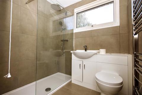 1 bedroom in a house share to rent, Rye Close, Guildford