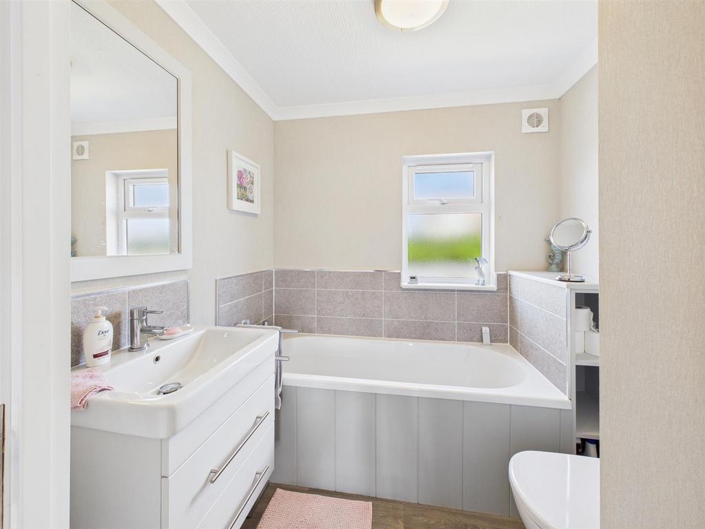 CAM04116 G0-PR0206-STILL018.jpg