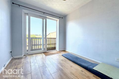 3 bedroom semi-detached house to rent, Romney Road, Walderslade, ME5