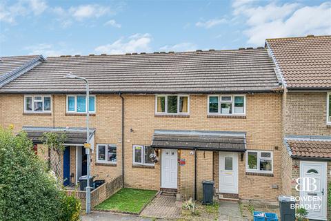 2 bedroom house for sale, Laing Close, Hainault