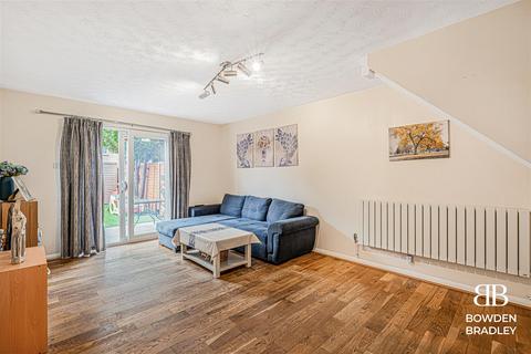 2 bedroom house for sale, Laing Close, Hainault