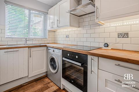 2 bedroom house for sale, Laing Close, Hainault