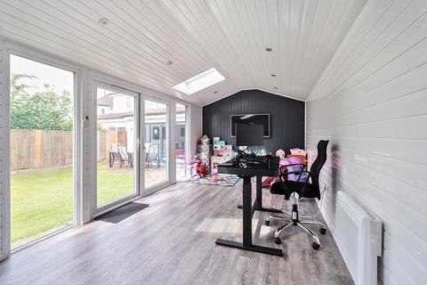 19 Cranmer Close, Ruislip, HA4 9QF