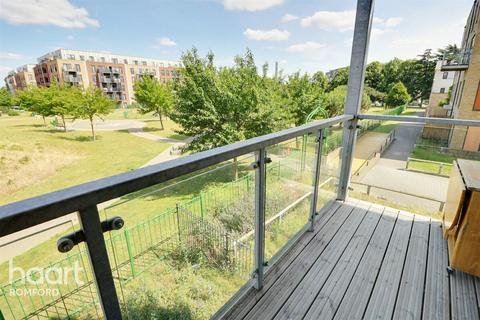3 bedroom apartment to rent, Wideford Drive, Romford