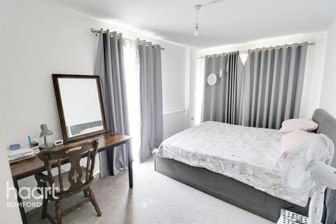 3 bedroom apartment to rent, Wideford Drive, Romford